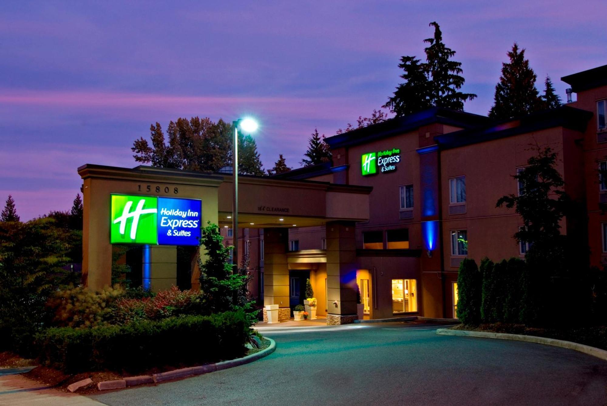 Holiday Inn Express And Suites Surrey By Ihg Exterior photo